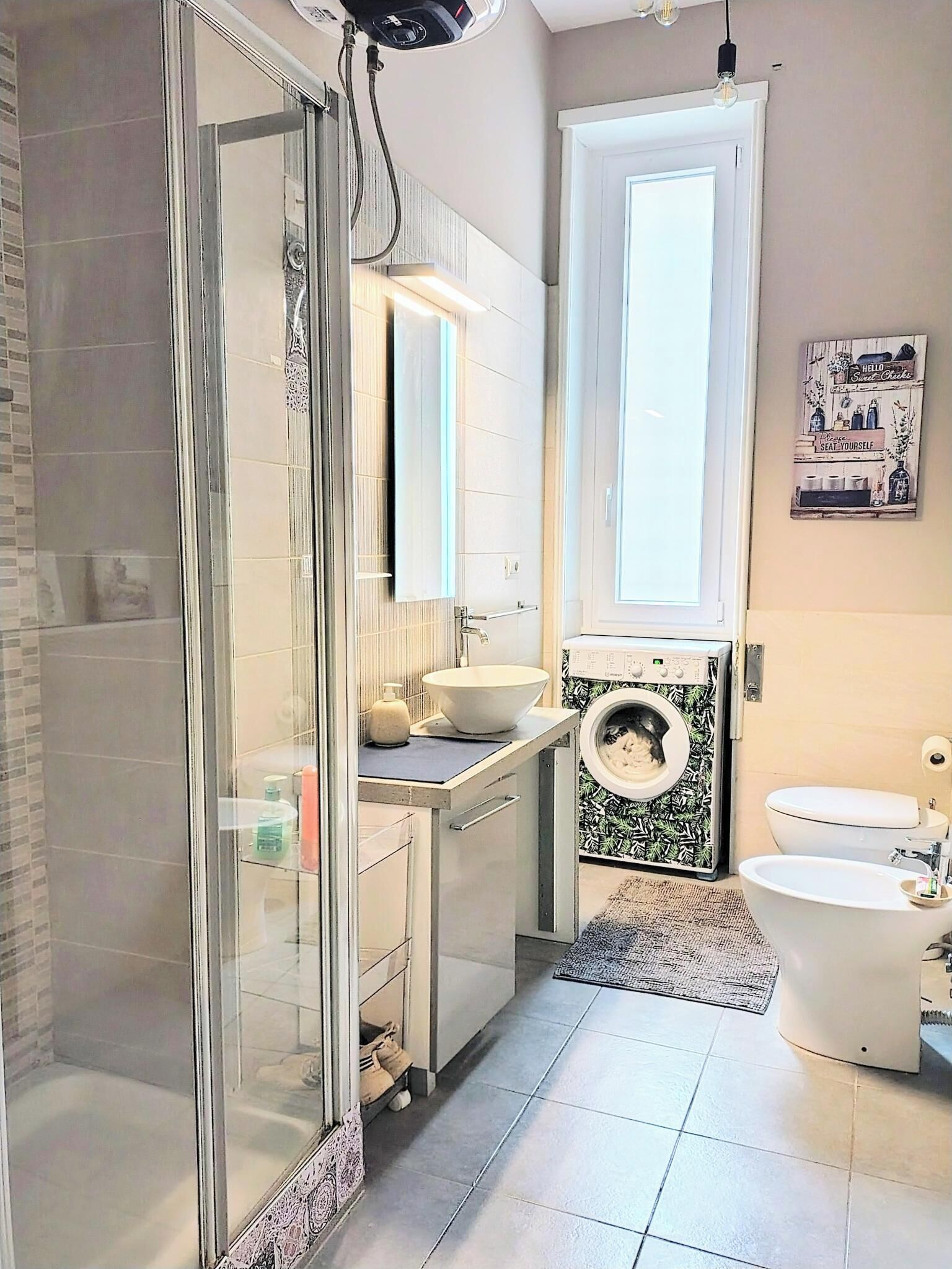 Dusche, Haartrockner, Bidet, Handtücher