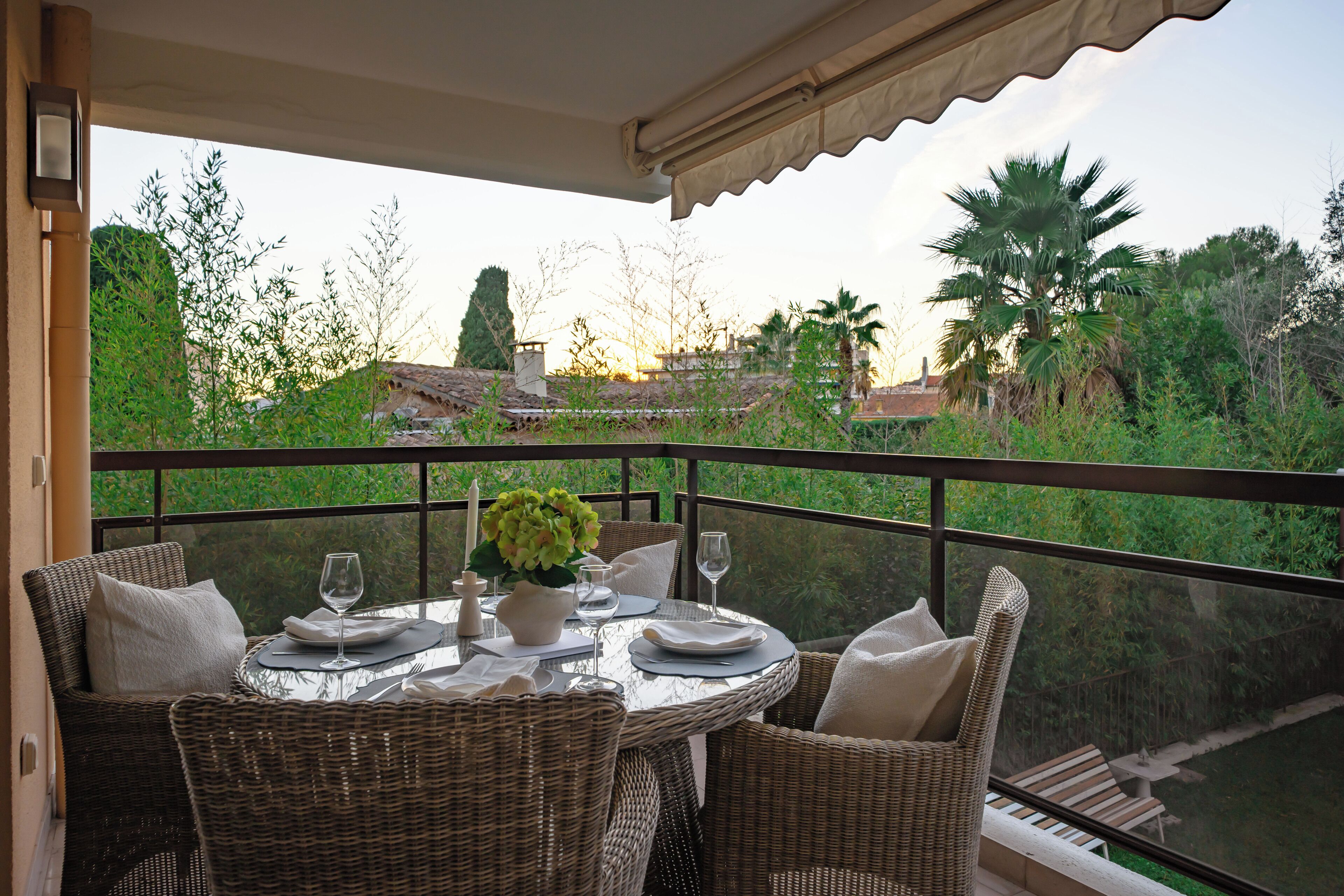 Appartement Deluxe, 1 grand lit et 1 canapé-lit, balcon, vue jardin | Balcon