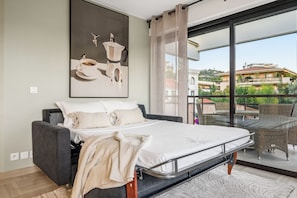 Lägenhet Deluxe - 1 queensize-säng med bäddsoffa - icke-rökare - utsikt mot staden | Extrasängar