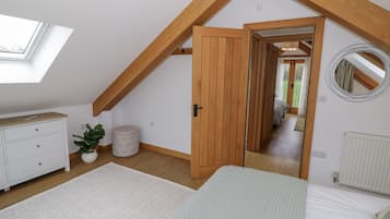 2 bedrooms, individually decorated, individually furnished, free WiFi