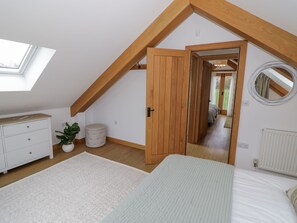 2 bedrooms, individually decorated, individually furnished, free WiFi - Cedar Barn (Pershore)