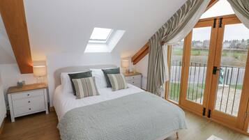 2 bedrooms, individually decorated, individually furnished, free WiFi