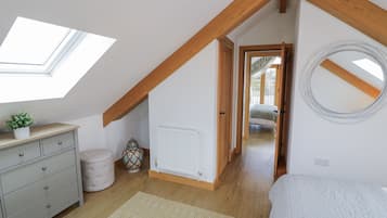 2 bedrooms, individually decorated, individually furnished, free WiFi