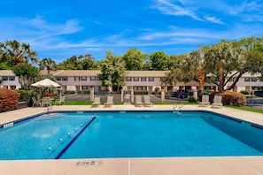 Pool - Inviting condo with an outdoor pool, washer/dryer, & AC - near the beach (St. Simons Island)