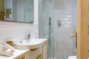 Apartment, 3 Schlafzimmer | Badezimmer | Dusche, Haartrockner, Handtücher, Seife