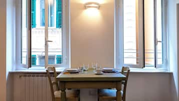 Appartement, 3 chambres | Coin séjour