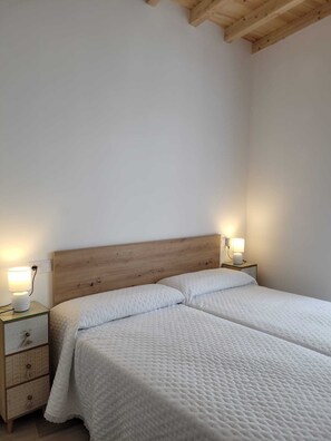 Fer et planche à repasser, accès Internet, draps fournis