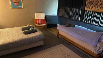 Fer et planche Ă repasser, accĂšs Internet, draps fournis