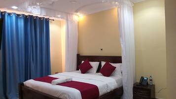 Skrivbord, arbetsyta för laptop, strykjärn/strykbräda och gratis wi-fi