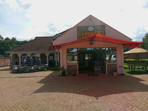 Overnatningsstedets facade