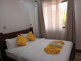 Desk, laptop workspace, iron/ironing board, free WiFi