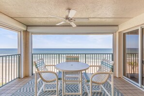 Condo, varias camas (Sandcastle 401) | Restaurante al aire libre