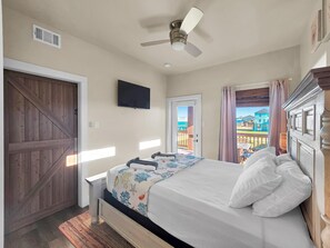 3 bedrooms, travel cot, free WiFi, bed sheets - Do Hideaway House, 3 bedrooms, sleeps 8, 3.5 bathrooms, pet-friendly (Crystal Beach)