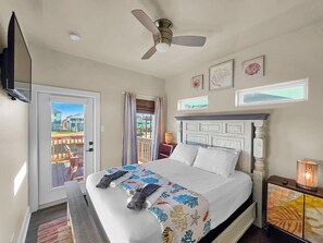 3 bedrooms, travel cot, free WiFi, bed sheets - Do Hideaway House, 3 bedrooms, sleeps 8, 3.5 bathrooms, pet-friendly (Crystal Beach)