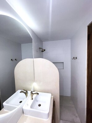 Suite, Balcony, Ocean View | Bathroom