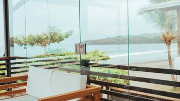 Superior-sviitti, valtamerinäköala | Terassi/patio