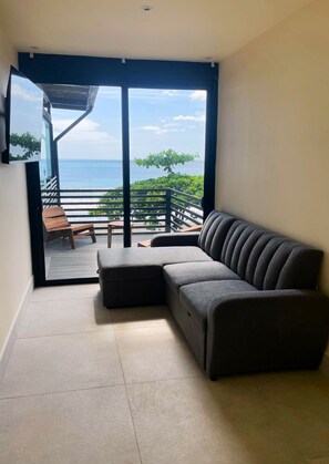 Suite, Balkon, Meerblick | Wohnbereich