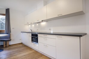 Kjøleskap, ovn, oppvaskmaskin og kaffetrakter/tekoker