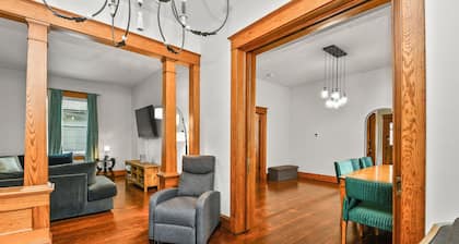 Spacious house 3 min from downtown Springfield and convention center