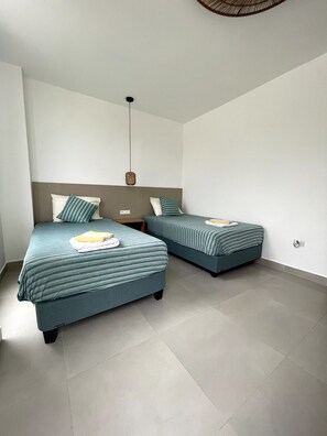 مكواة/لوح كي وواي فاي وملاءات أسرّة