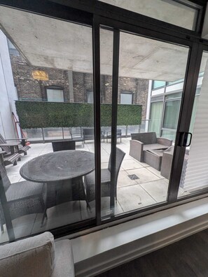 Interior - Monthly rent of 2-bedroom 2-washroom condo with 1 parking spot (Toronto)