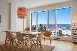 Dining - 309 - Modern condo | River View & Pool (Baie-Saint-Paul)