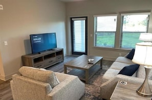 Living area - Promo Rate - Fully Furnished 2BR in Vibrant Wellen Park (Venice)