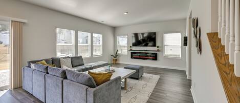 Televisión y chimenea