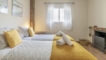 Iron/ironing board, WiFi, bed sheets