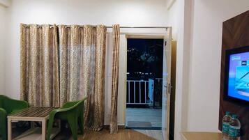 Økonomi-dobbeltrom, balkong | Individuelt dekorert, individuelt innredet og wi-fi (inkludert)