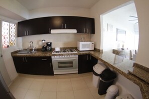 Private kitchen - WHOLE HOUSE 3 BEDROOMS ACAPULCO DIAMANTE (Acapulco de Juárez)