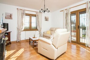 Télévision, cheminée