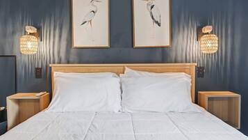 Escrivaninha, Wi-Fi, roupa de cama