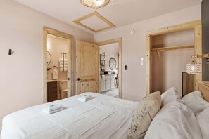 مكتب وواي فاي وملاءات أسرّة