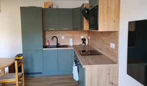 Kühlschrank, Mikrowelle, Ofen, Geschirrspüler