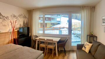 BĂŒgeleisen/BĂŒgelbrett, WLAN, BettwĂ€sche