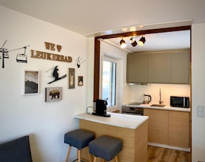 Fridge, microwave, oven, dishwasher - Large 1 bedroom - free parking - dream views- (Leukerbad)
