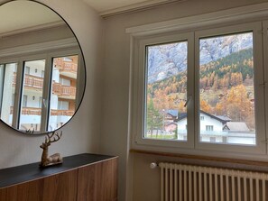 Interior - Large 1 bedroom - free parking - dream views- (Leukerbad)