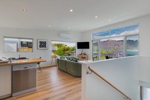 Interior - Fernhill Lookout | 5 min to Town • Remarkable View (Queenstown)