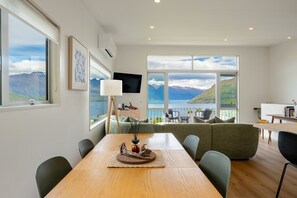 Interior - Fernhill Lookout | 5 min to Town • Remarkable View (Queenstown)