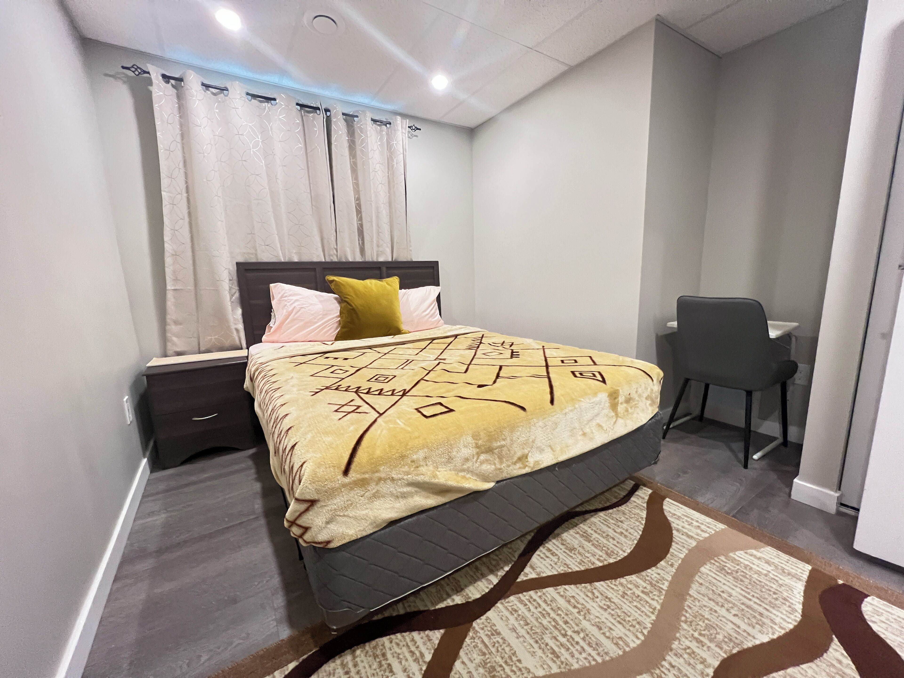 2 bedrooms, iron/ironing board, free WiFi, bed sheets