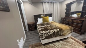 1 bedroom, iron/ironing board, free WiFi, bed sheets - Cozy 1BR Suite + Sitting Room | Quick Access to Regent East (Winnipeg)
