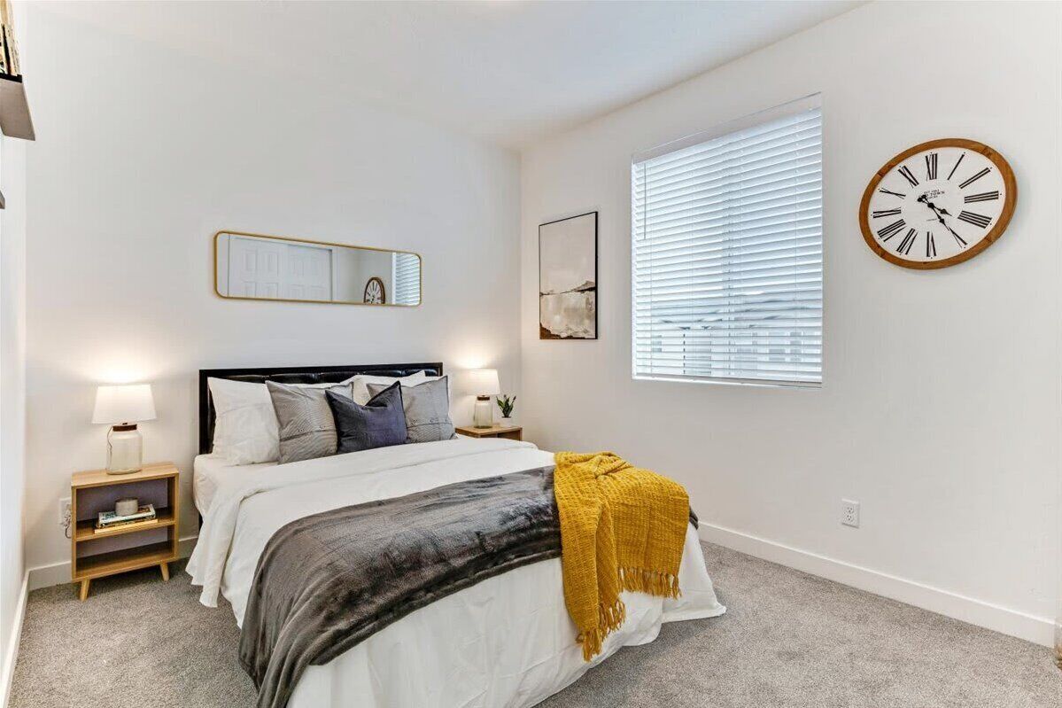 Travel cot, WiFi, bed sheets