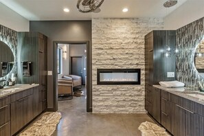 Interior - Hot tub, Minutes 2 ParkCity & Jodanelle, Pets are (Francis)