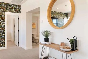 Interior - Pool & Hot tub, Nearby Air Hockey, Pickleball! (Washington)