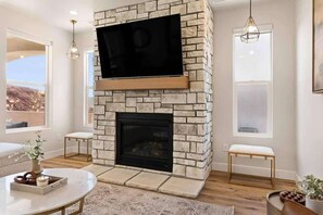 Interior - Pool & Hot tub, Nearby Air Hockey, Pickleball! (Washington)