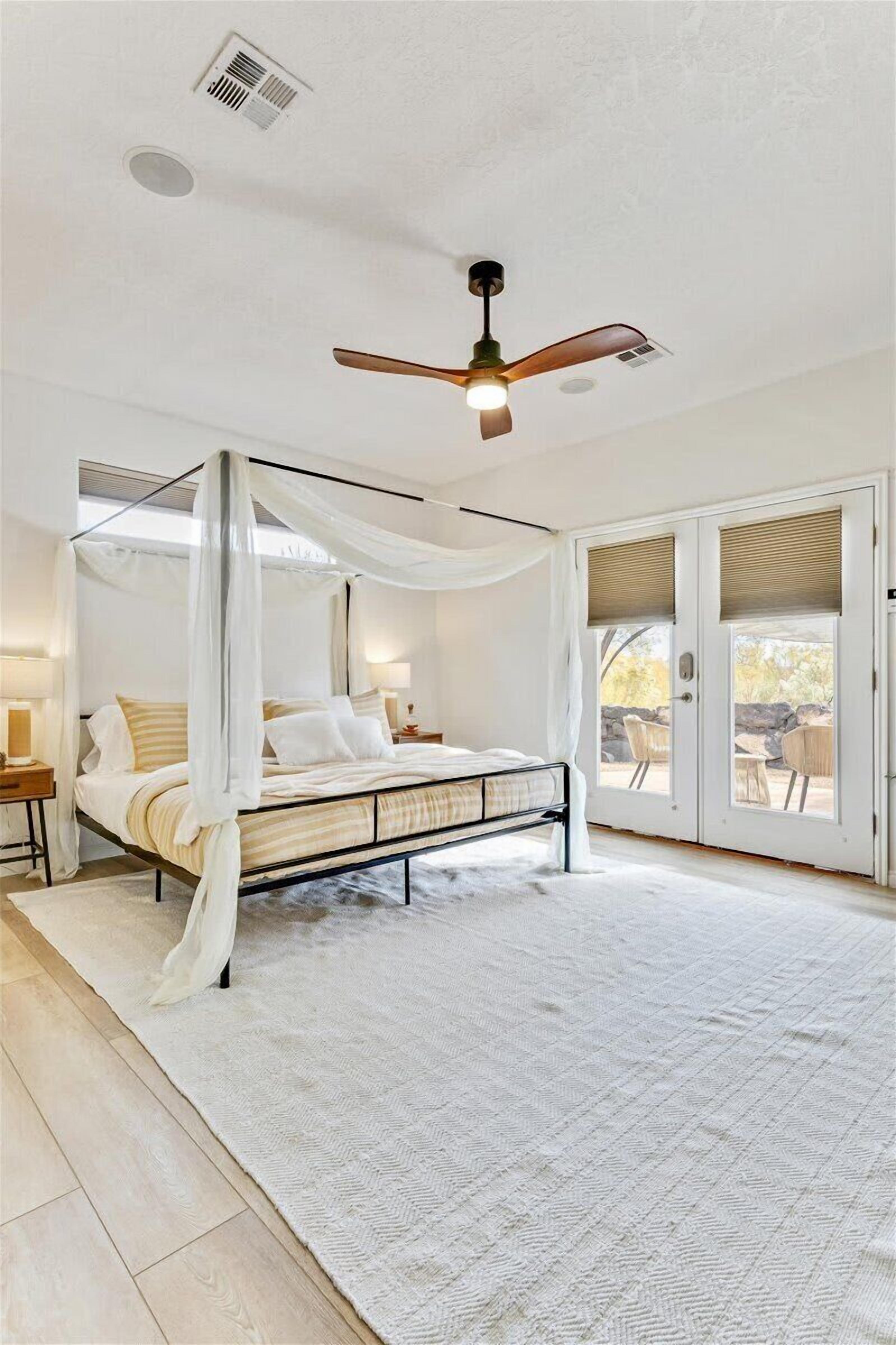 Bügeleisen/Bügelbrett, Reisekinderbett, WLAN, Bettwäsche