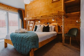 Iron/ironing board, WiFi, bed sheets - Cosy lodge walking distance to Aviemore, with hot tub, sauna, pet friendly (Aviemore)