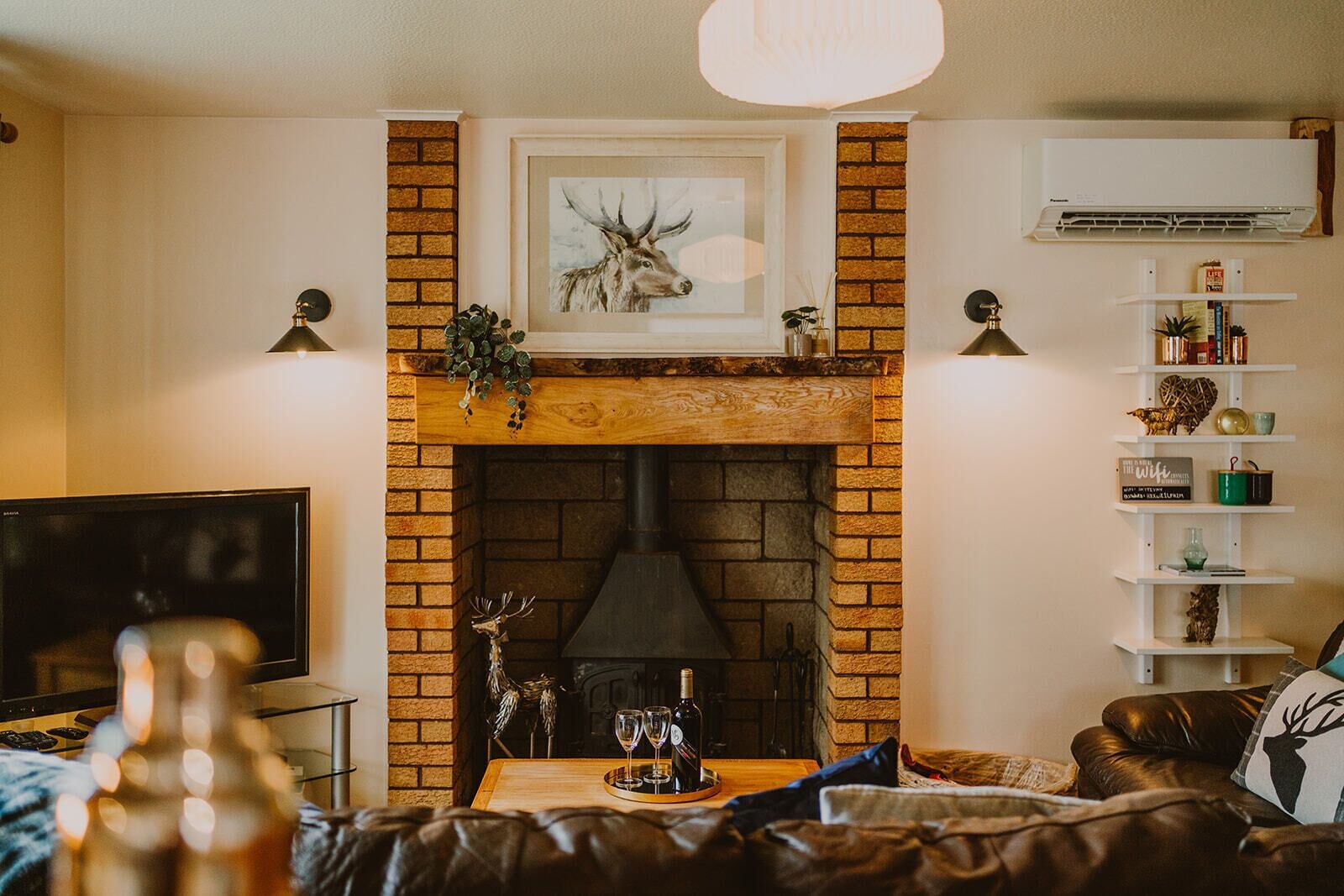 TV, fireplace
