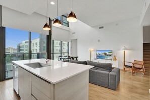 Luksusleilighet, balkong, byutsikt | Innvendig